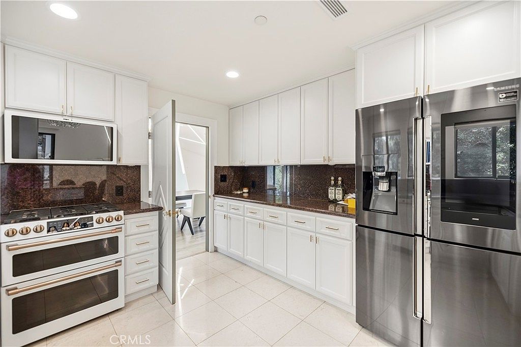 Gourmet kitchen with double oven and granite counters